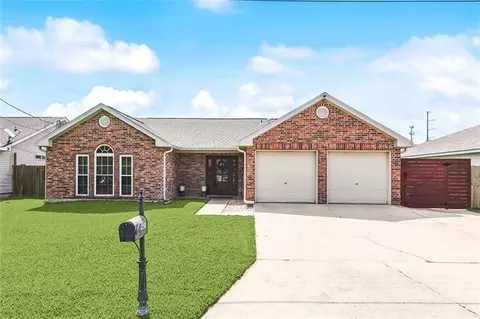 407 E 3rd St, Belle Chasse, LA 70037
