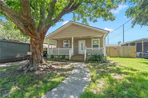 73 E Claiborne Sq, Chalmette, LA 70043