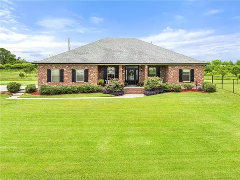 180 Pelican Pl, Belle Chasse, LA 70037