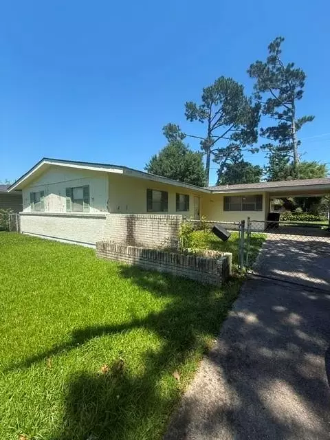 543 Stratford Dr, Harahan, LA 70123