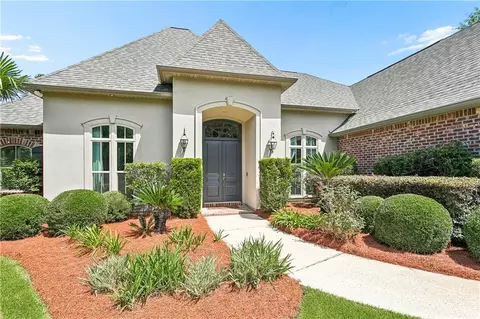 211 Delta Dr, Mandeville, LA 70448