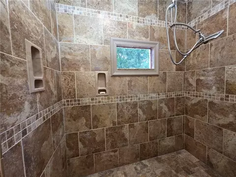Bath - 424 E Magee St, Covington, LA 70433 photo 3 of 4
