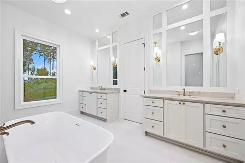 Bath - 4276 Cypress Point Dr, Covington, LA 70433 photo 3 of 5