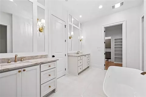 Bath - 4276 Cypress Point Dr, Covington, LA 70433 photo 2 of 5