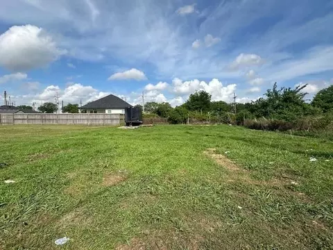 2316 Walkers Ln, Meraux, LA 70075