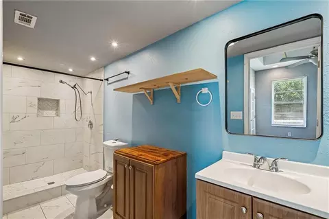 Bath - 413 3rd Ave, Harvey, LA 70058 photo 1 of 1