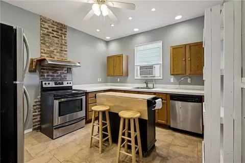 Kitchen - 413 3rd Ave, Harvey, LA 70058 photo 1 of 2