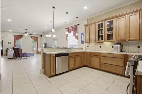 Kitchen - 575 Wilkinson St, Mandeville, LA 70448 photo 4 of 4
