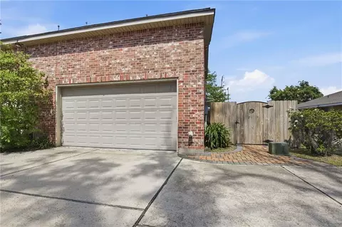 Exterior - 575 Wilkinson St, Mandeville, LA 70448 photo 4 of 4