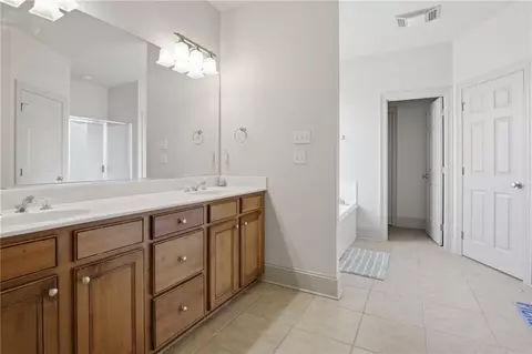Bath - 575 Wilkinson St, Mandeville, LA 70448 photo 2 of 4