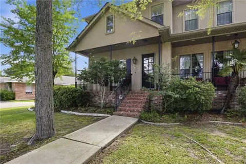 Exterior - 575 Wilkinson St, Mandeville, LA 70448 photo 2 of 4