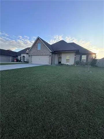 210 Hidden Cypress Dr, Belle Chasse, LA 70037