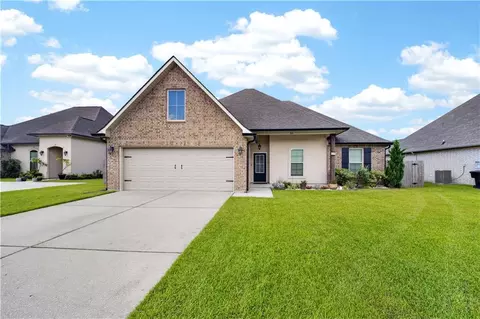 210 Hidden Cypress Dr, Belle Chasse, LA 70037