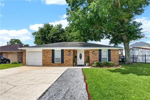 3300 Mount Laurel Dr, Gretna, LA 70056
