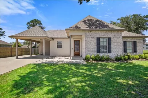 48481 Red Fox Dr, Hammond, LA 70401