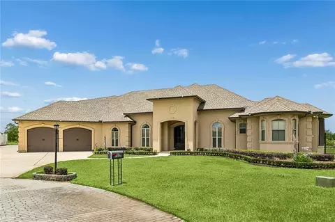 102 Bailey Estates Dr, Belle Chasse, LA 70037
