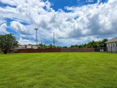 3720 Lake Arrowhead Dr, Harvey, LA 70058