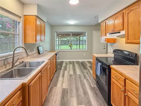 Kitchen - 310 Foxcroft Dr, Slidell, LA 70461 photo 2 of 2