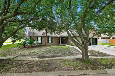 2500 Orbit Ct, Harvey, LA 70058