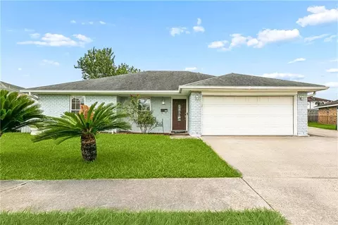 204 Willowbrook Dr, Gretna, LA 70056