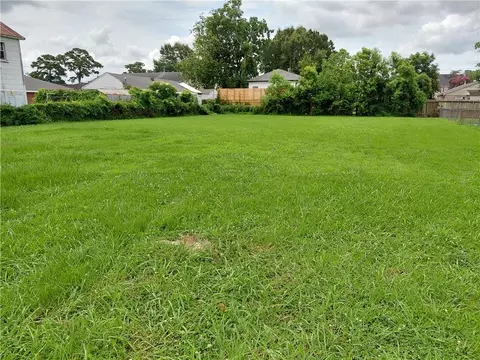4312 Barnard St, Metairie, LA 70001
