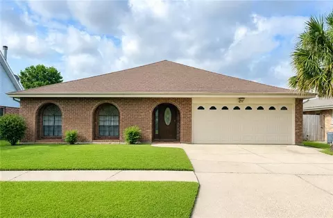 625 Chambertin Dr, Kenner, LA 70065
