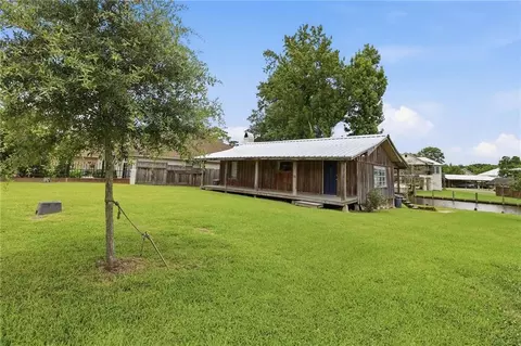 Exterior - 32533 Rainy Ln, Springfield, LA 70462 photo 1 of 5