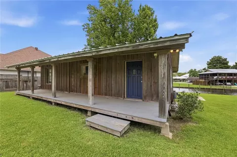 Exterior - 32533 Rainy Ln, Springfield, LA 70462 photo 2 of 5