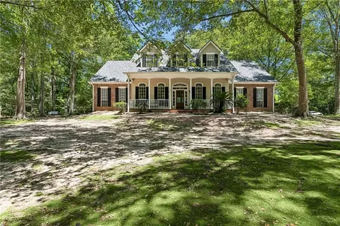 213 Hawthorne Hollow Dr, Madisonville, LA 70447