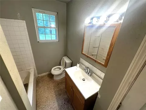 Bath - 3184 Dee St, Slidell, LA 70458 photo 1 of 3