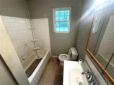 Bath - 3184 Dee St, Slidell, LA 70458 photo 2 of 3