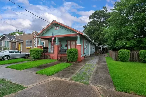 2715 Acacia St, New Orleans, LA 70122