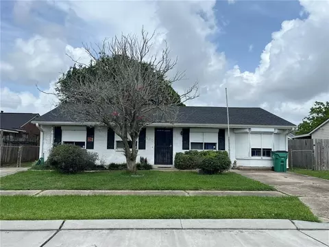 840 Morningside Dr, Gretna, LA 70056