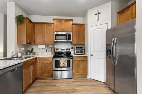 Kitchen - 47543 Hutton Cv, Robert, LA 70455 photo 2 of 2