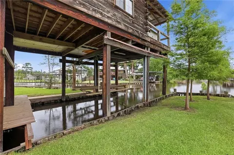 Exterior - 32535 Rainy Ln, Springfield, LA 70462 photo 3 of 8