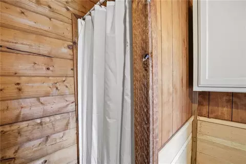 Bath - 32535 Rainy Ln, Springfield, LA 70462 photo 2 of 3
