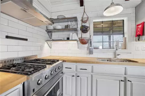 Kitchen - 32535 Rainy Ln, Springfield, LA 70462 photo 3 of 3