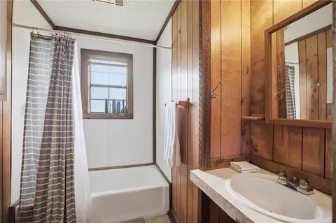 Bath - 32535 Rainy Ln, Springfield, LA 70462 photo 3 of 3