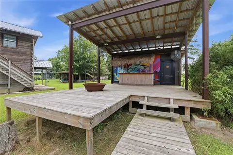 Exterior - 32535 Rainy Ln, Springfield, LA 70462 photo 5 of 8