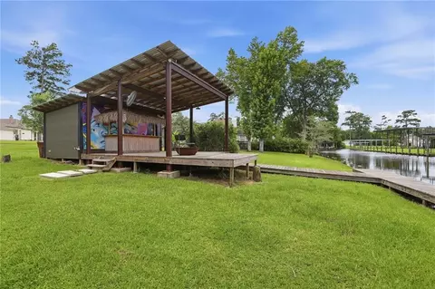 Exterior - 32535 Rainy Ln, Springfield, LA 70462 photo 4 of 8