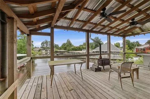 Exterior - 32535 Rainy Ln, Springfield, LA 70462 photo 6 of 8
