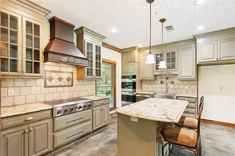 Kitchen - 81170 Section Rd, Covington, LA 70435 photo 2 of 2