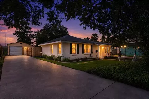 203 Broad St, Belle Chasse, LA 70037