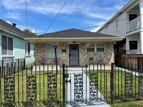 1816 Lowerline St, New Orleans, LA 70118