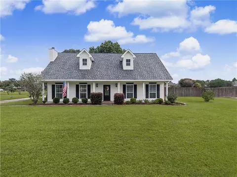 9801 Loblolly Pines Ln, Denham Springs, LA 70726