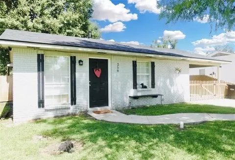 250 Eighth Street Dr, Ponchatoula, LA 70454