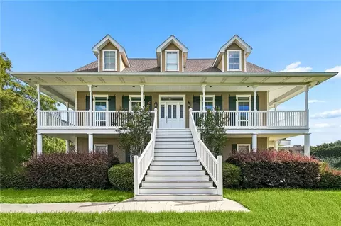 Exterior - 112 Moray Dr, Slidell, LA 70461 photo 2 of 7