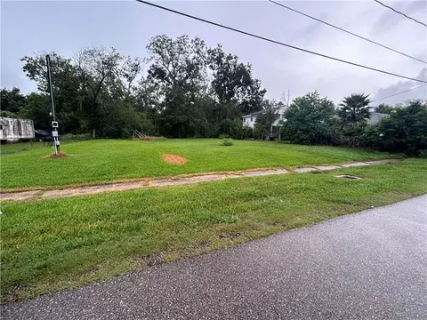409 Oak St, Saint Rose, LA 70087