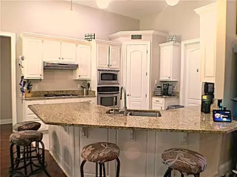 Kitchen - 304 Dockside Dr, Slidell, LA 70461 photo 4 of 5