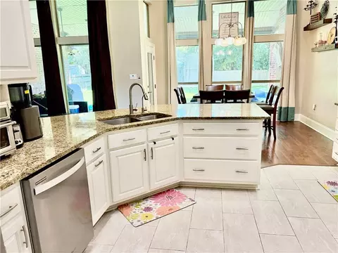 Kitchen - 304 Dockside Dr, Slidell, LA 70461 photo 3 of 5